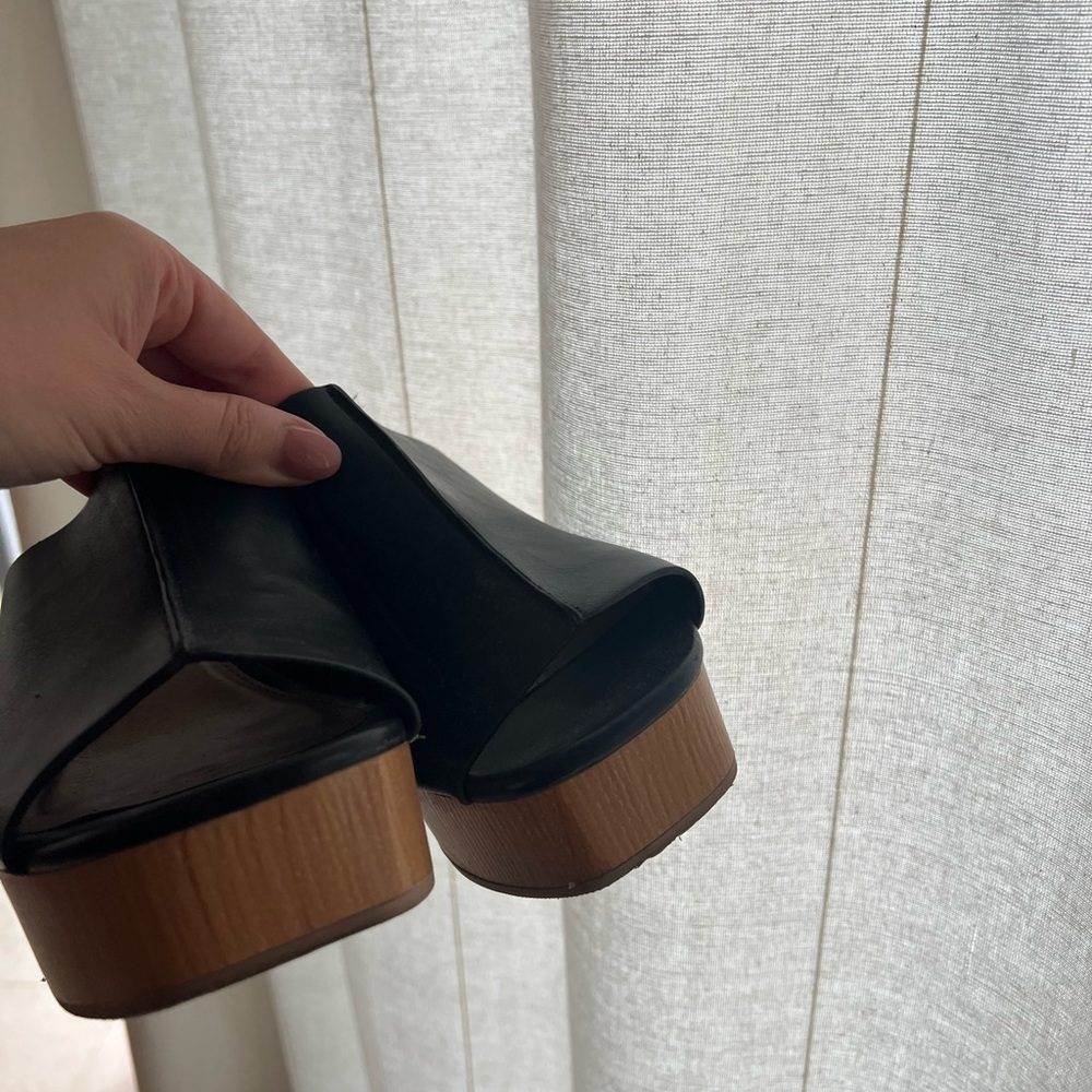 Universal Thread Platform Mules - Picture 3 of 5